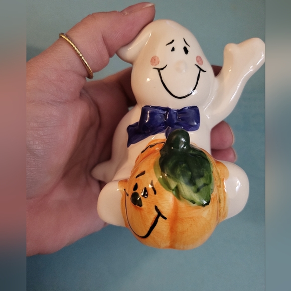 Cute Pair if Ceramic Ghosts with Pumpkins - Picture 2 of 8
